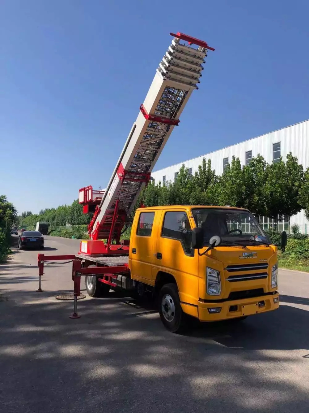 清溪镇附近的云梯车出租服务：轻松解决高空作业需求