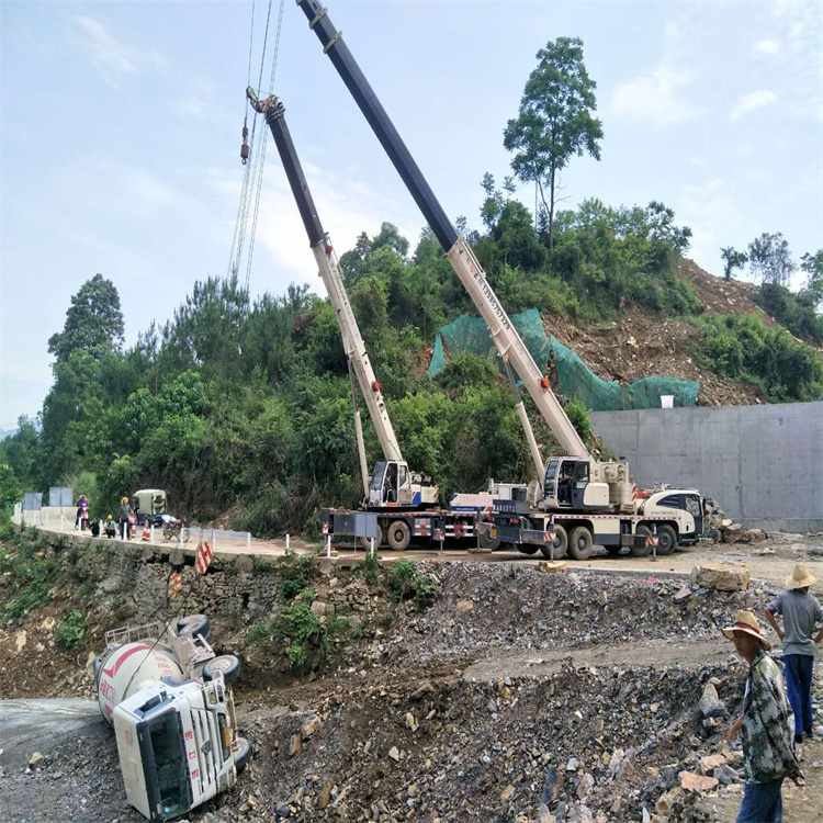 清溪镇汽车掉沟里叫吊车救援要多少钱